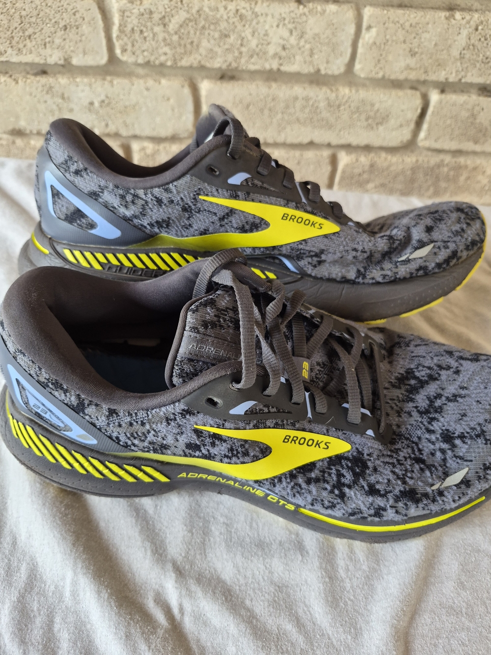 Brooks Adrenaline GTS 23